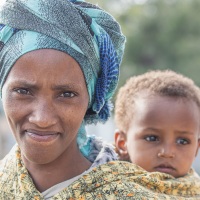 Jeune femme et son bébé