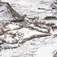 Vue sur le Rumbak Lodge et les vallées autour