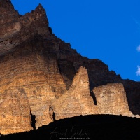 Ombre et lumière en fin de journée en Himalaya