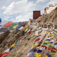 Leh: drapeaux à prières