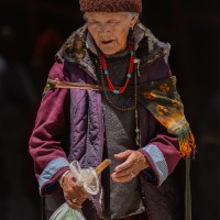 Monastère de Karsha: femme agée