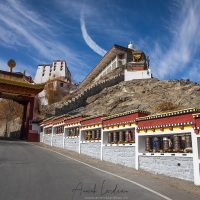 Thiksey: entrée du monastère