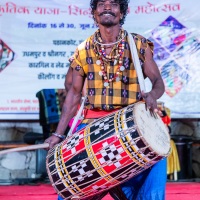 Festival de danse à Leh: danseur-musicien de Orissa