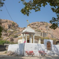 village de Sena encerclé de Collines à léopards